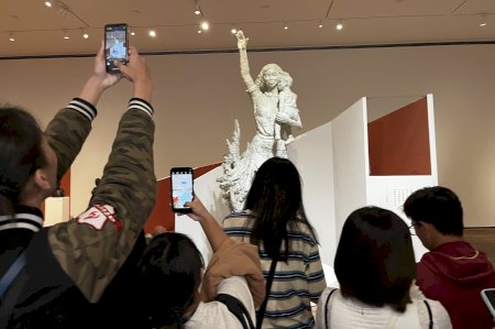 南大國文系創新教學 走進展覽場域體驗創新寫作