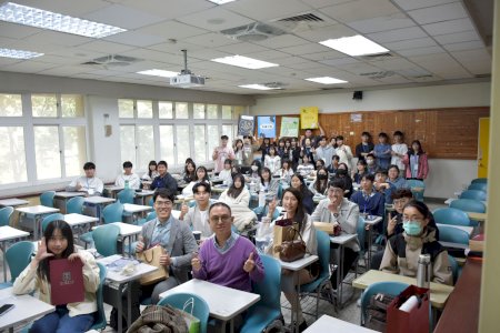 南大經管營串連產業現場 校友對話引導高中生探索管理職涯
