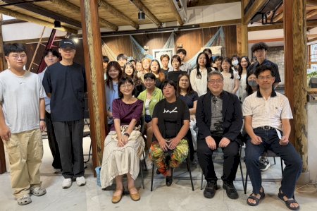 南大國文系畢業展走入城市場域 展現文學跨媒介創作與實踐成果