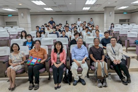 南大結合歷史研究與文化教育 帶領學生探索新港文書歷史價值