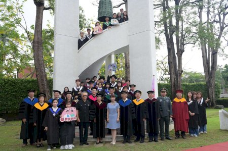 南大115級畢業典禮鳴鐘啟程 鐘聲傳承百年精神