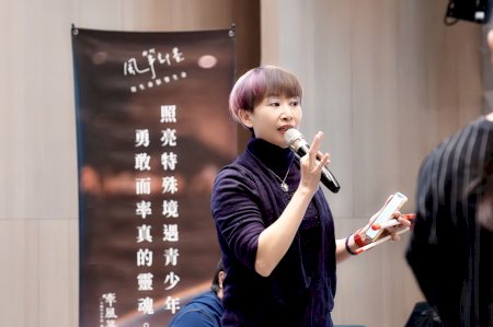 南大張麗玉副教授以戲劇融匯雙語與科技 開創藝術教育新視界
