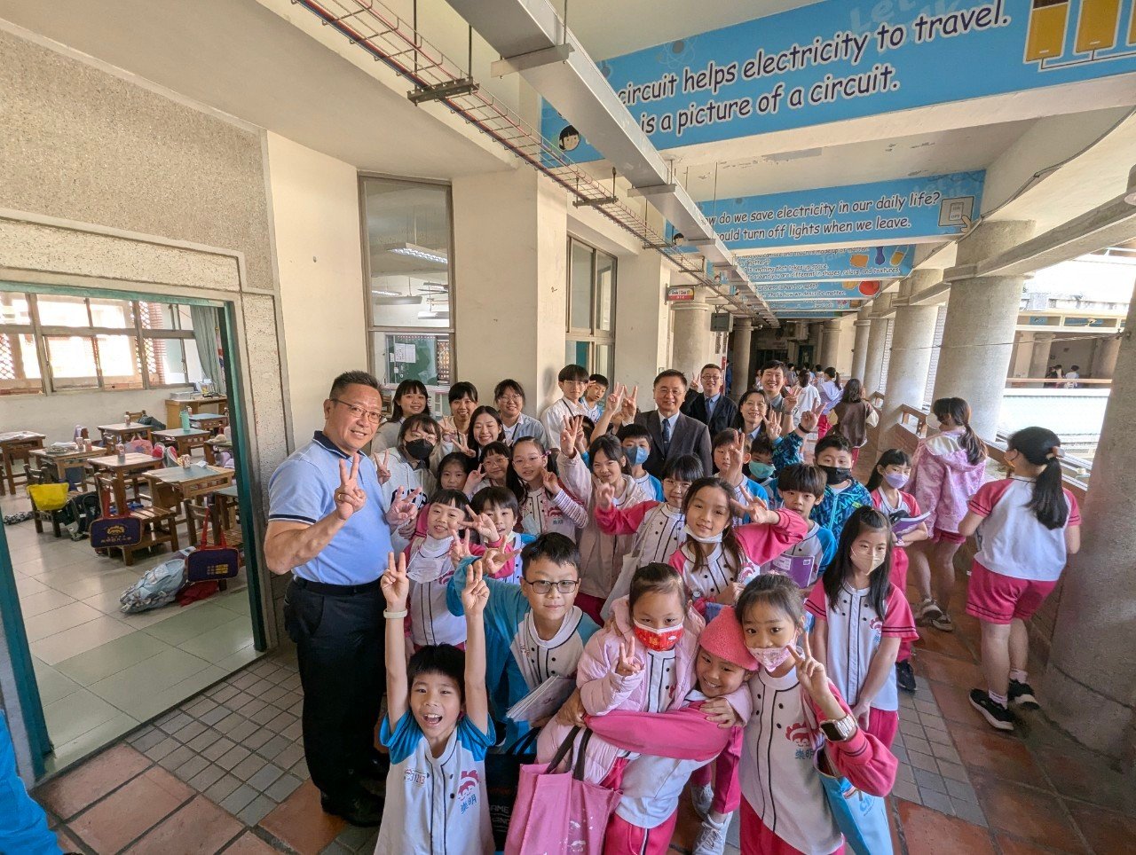 南大師長訪視教育學系師資生兩週實習師生