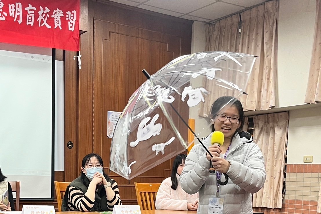 南大師資生深入課堂,積極與學生互動,並體驗視障教育的多樣教學模式