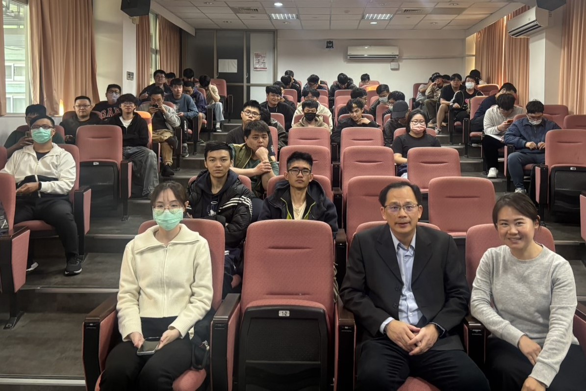 南大電機系講座以「給碩博士的職場建議」為題,提供學生職場發展策略與產業選擇方向