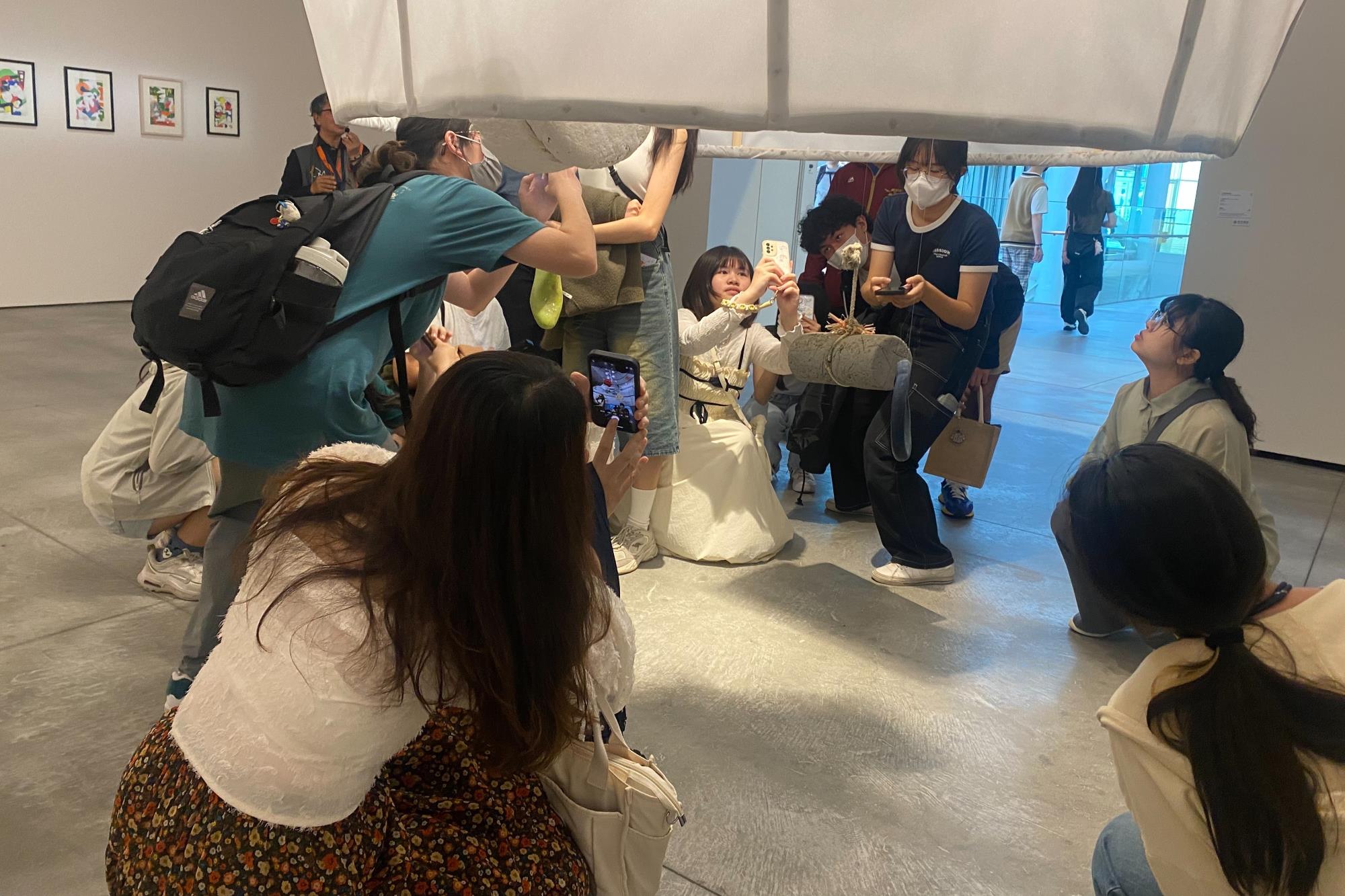 南大國文系創新教學 走進展覽場域體驗創新寫作