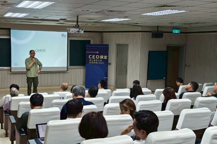 南大EMBA期盼透過與業界前輩的交流,協助學生與校友在事業與生活之間尋求智慧與平衡,不斷自我精進