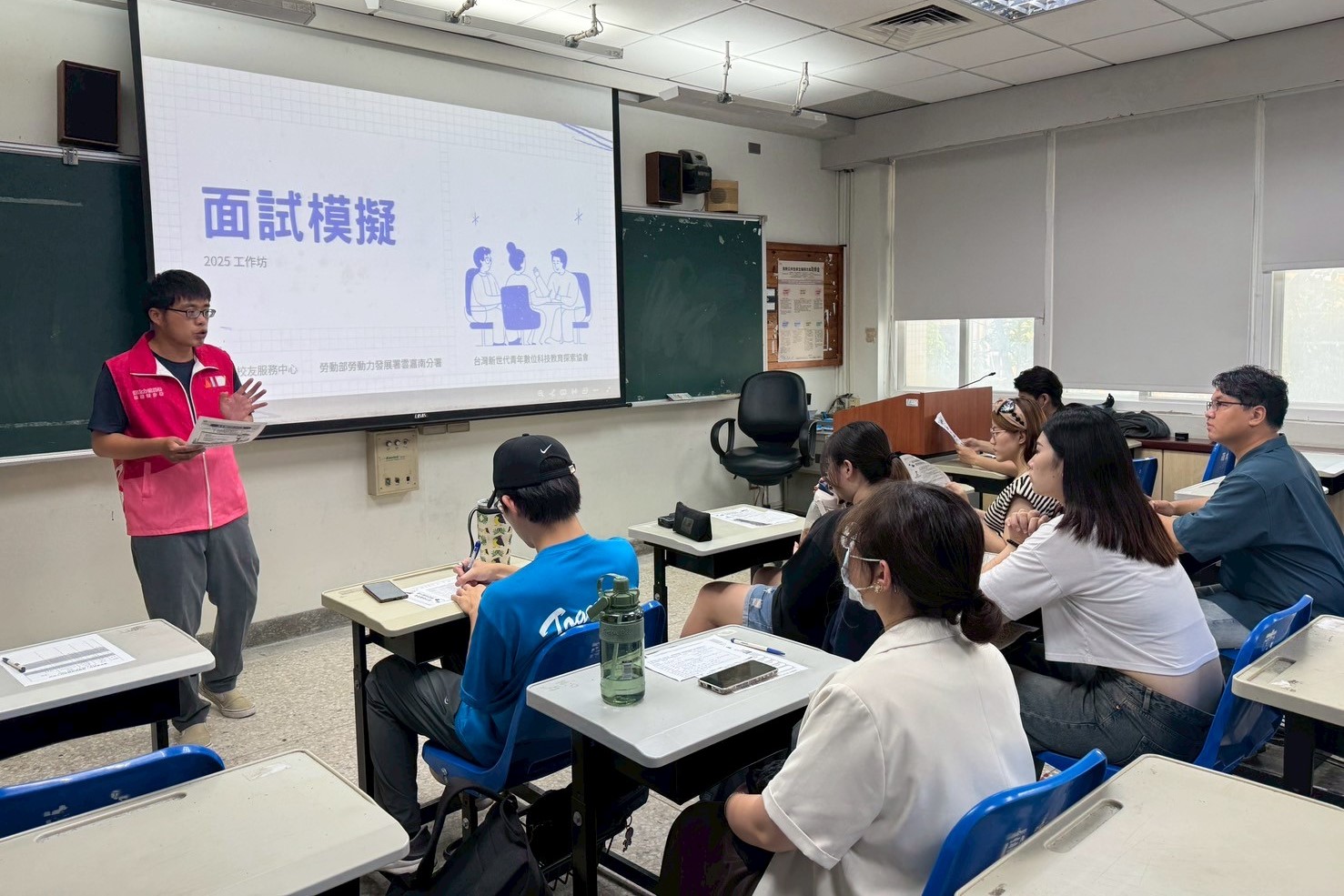 就業中心向南大學生宣導求職補助