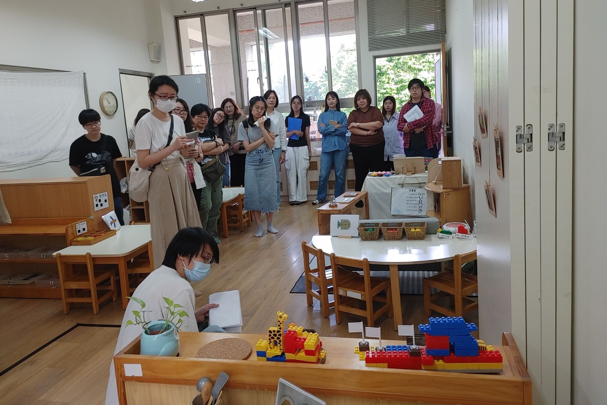 社群參訪耕莘附幼教室空間,同探討學習區教具設置方式
