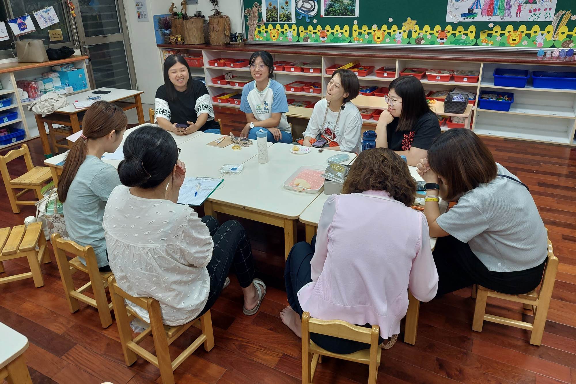 學員分享自身美感課程經營案例並互相討論如何調整精進