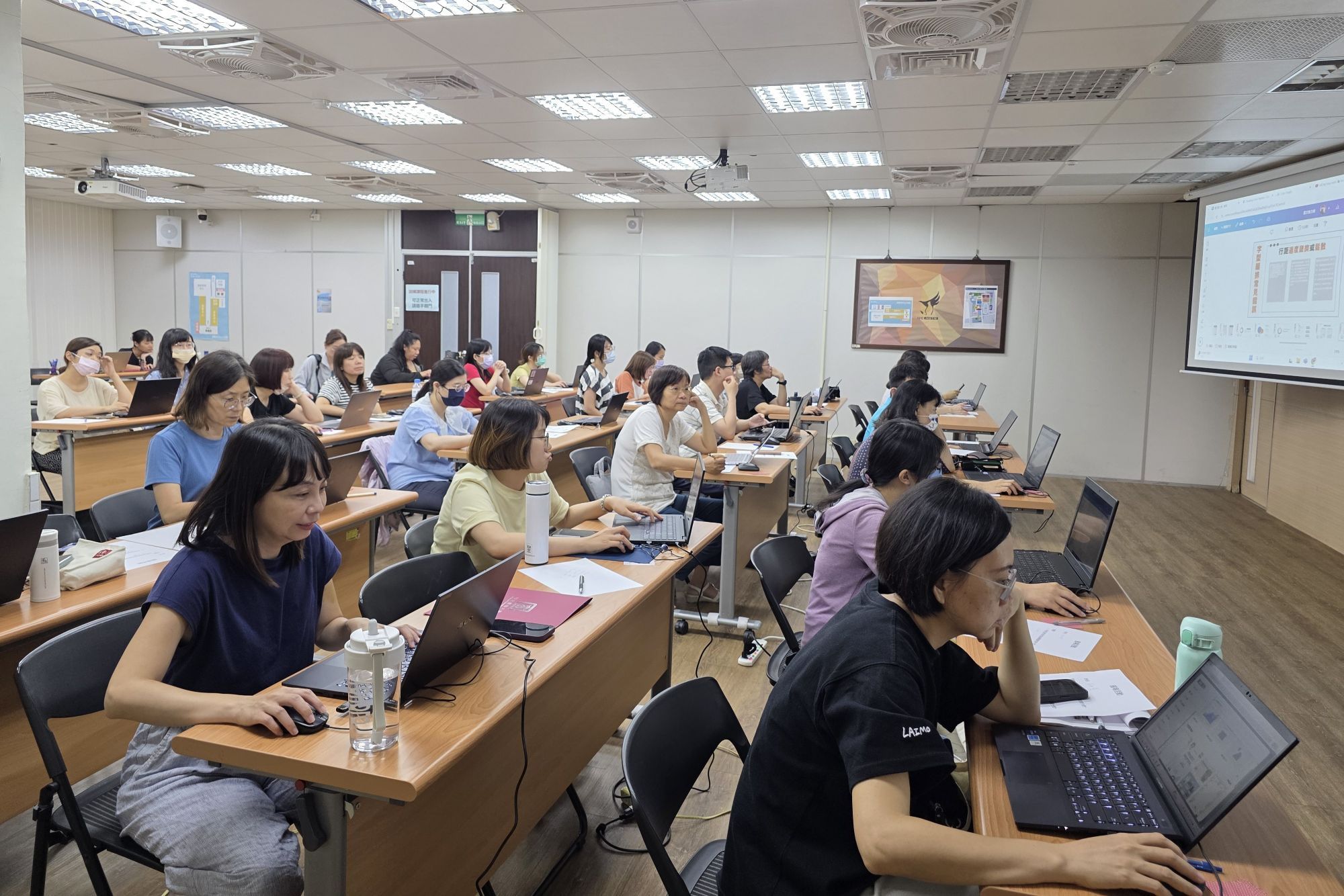 南大課程不僅回應教職員對數位工具的學習期待,也顯示校內對設計應用有廣泛的需求與潛力