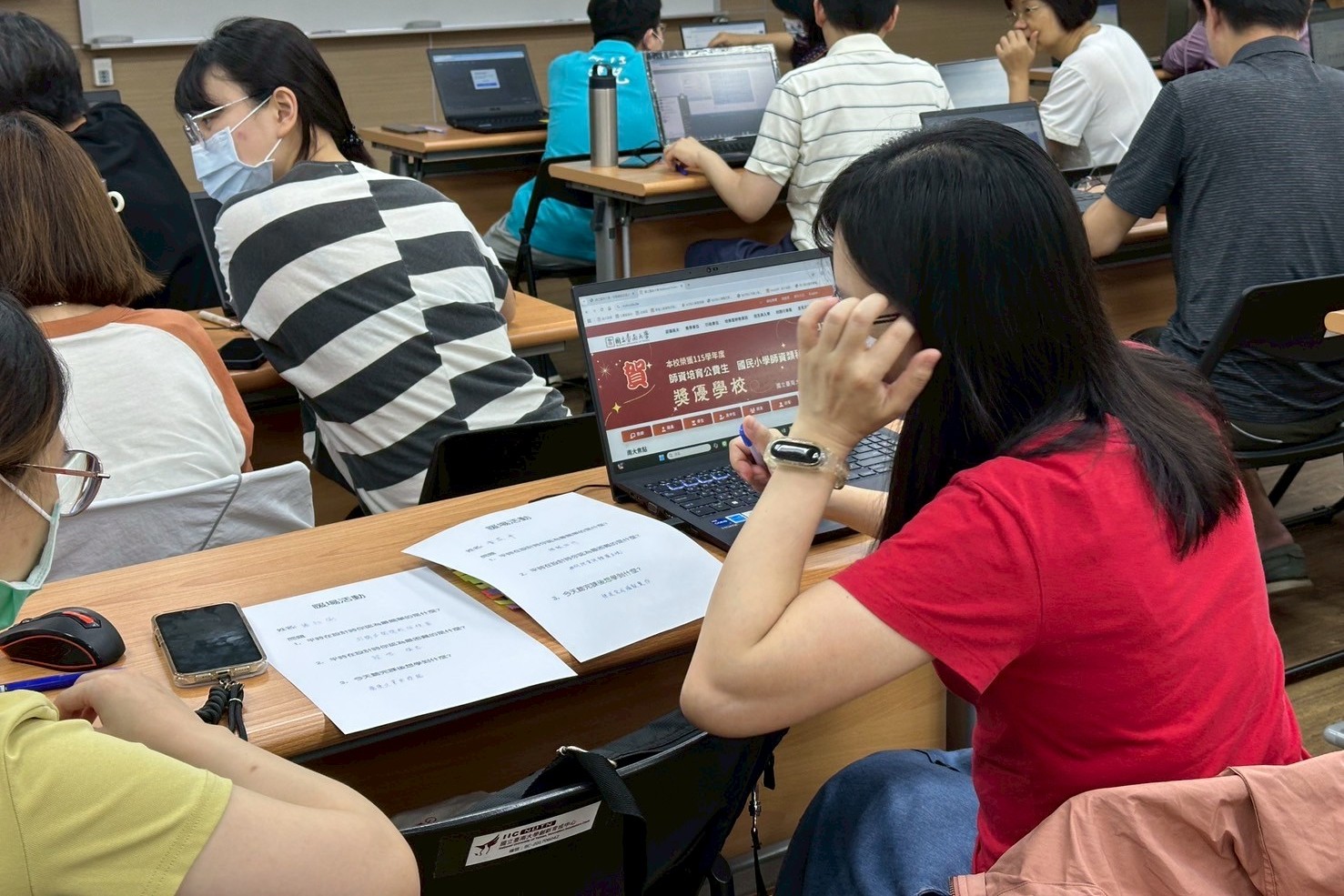 為提升教職員的數位設計素養,南大秘書室與創新育成中心攜手辦理「圖文魅力術:用Canva打造一眼吸睛的社群與橫幅設計」工作坊