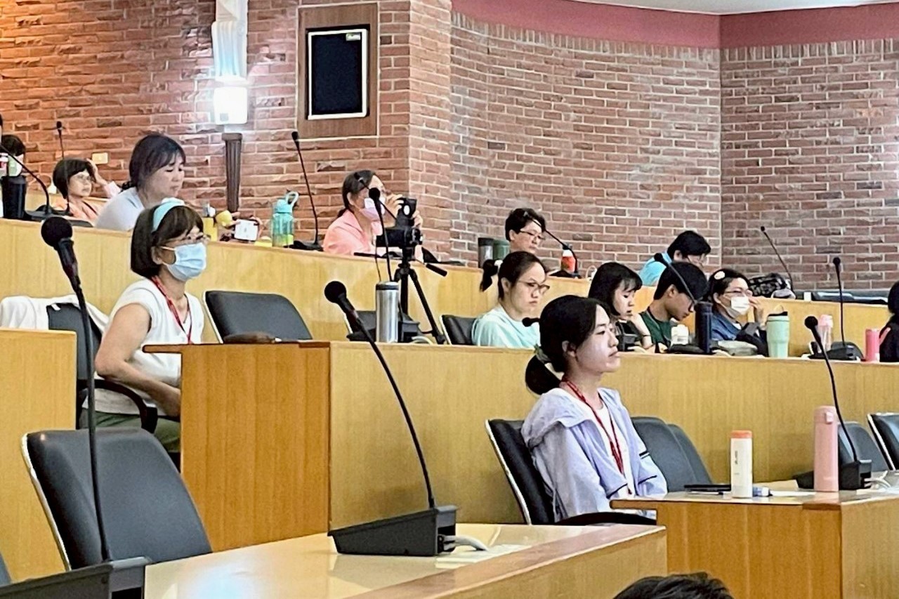 本次活動規劃四場主題演講,內容涵蓋AI數位應用、兒童繪讀本教學、台語吟唱與高中國文的臺灣漢詩教學等面向,全面展現臺灣漢詩豐富而多元的教學資源與現代應用。
