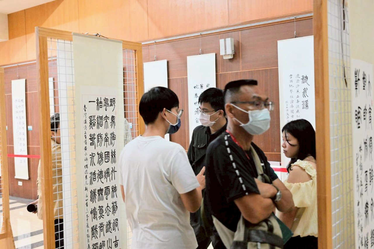 活動現場同步展出「心托毫端─臺灣漢詩微書法展」,由臺南大學國語文學系莊千慧副教授策劃。展覽邀請臺南大學校友與多位知名書法家共同創作。