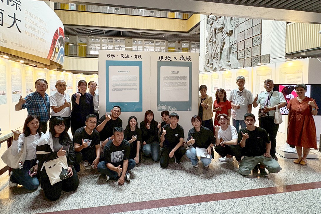 文資系成果展吸引校內外師生參觀,交流國際學習心得。