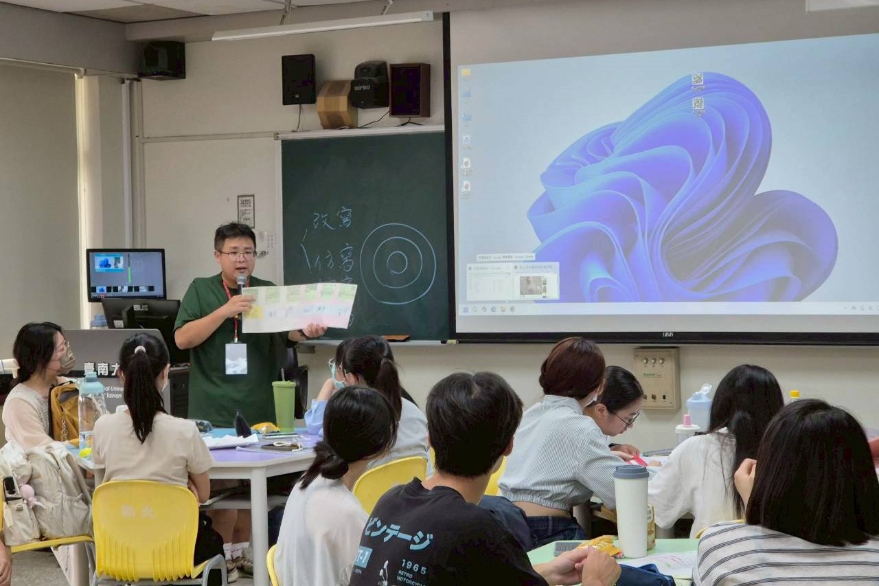 校友陳秉家老師返校授課,於南大分享創意教學的專業經驗