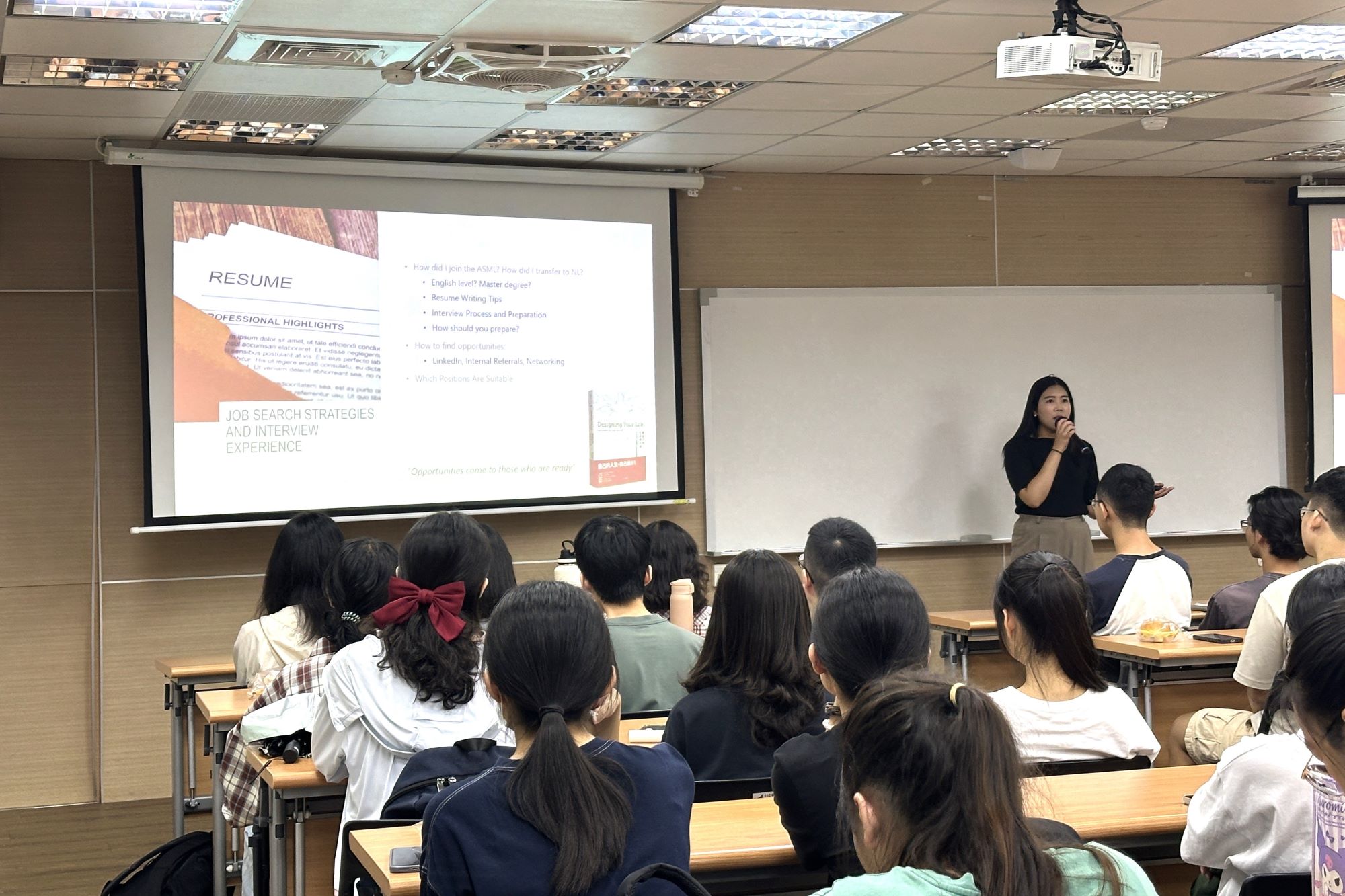 ASML工程師Annie以自身經驗勉勵南大學生勇敢跨出舒適圈,面對挑戰、追求夢想。