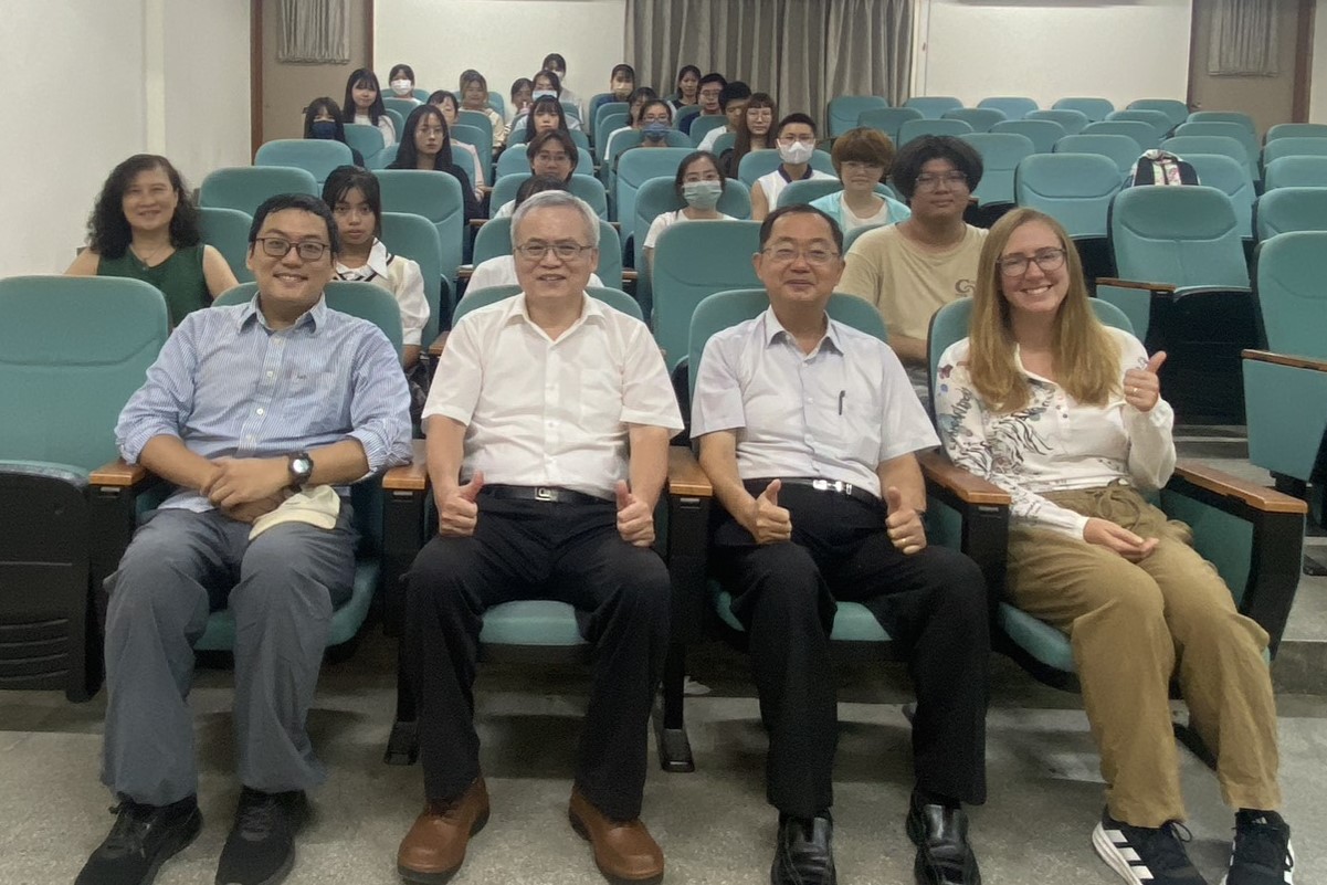 南大國際處推動跨文化對話,打造多語交流與國際學術連結的學習環境。