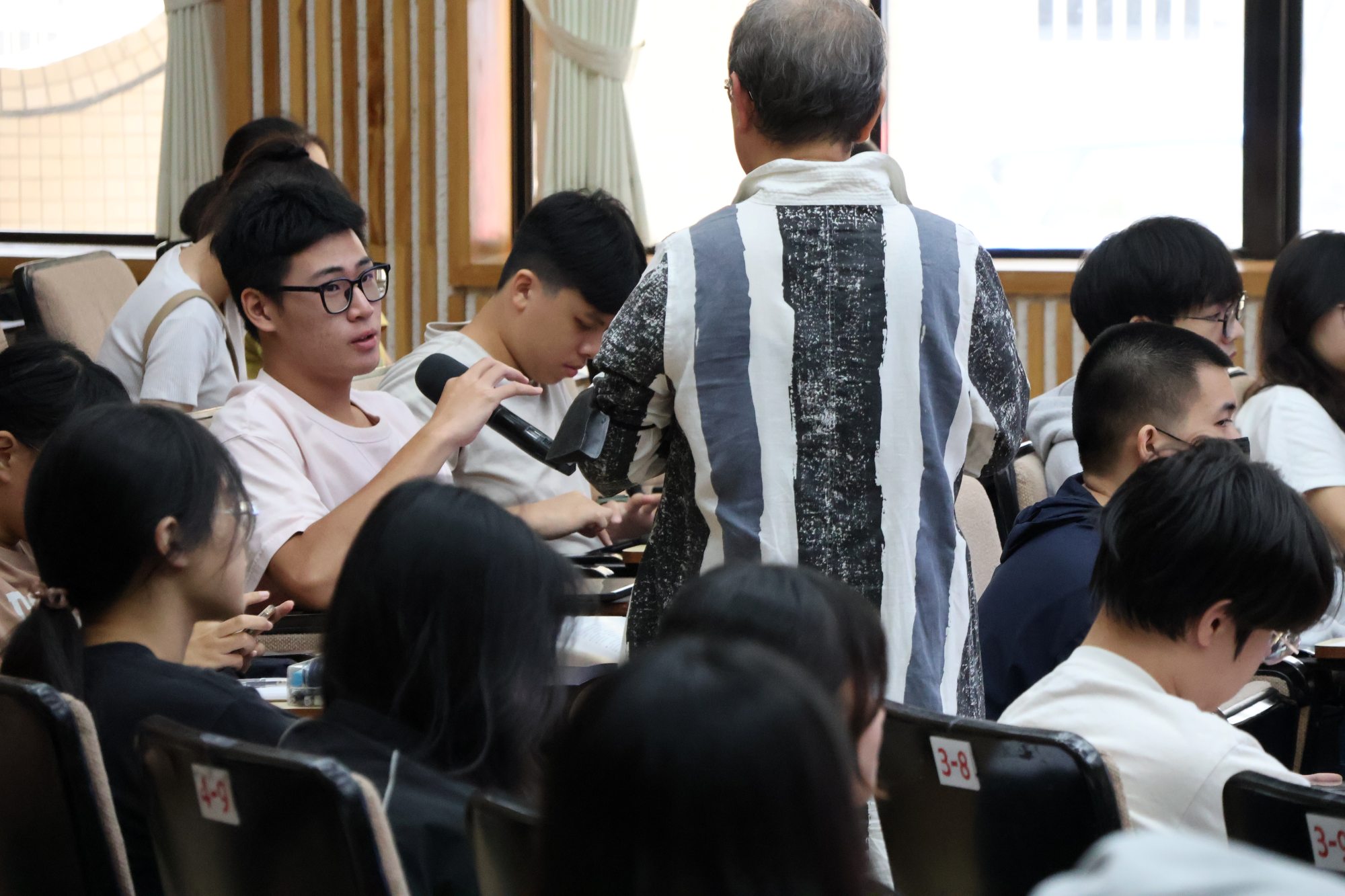 南大學生踴躍參與討論,從自身經驗出發,探索藝術如何幫助理解城市與生活環境。