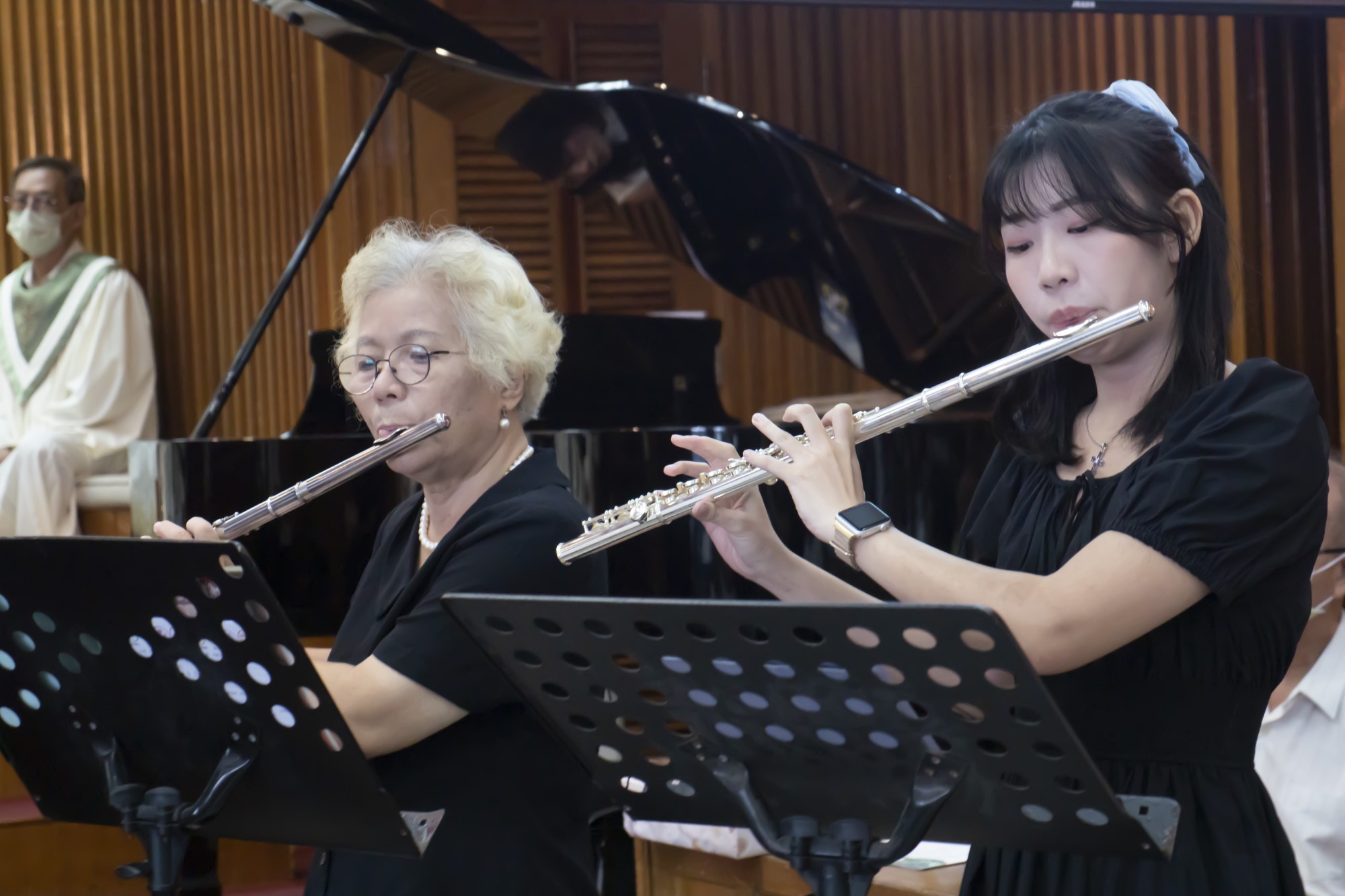 「青銀合奏」展現世代共學成果,南大學生與長者以音樂交流出溫暖旋律。