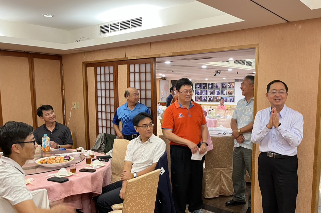 侯志正副校長於活動現場致詞 向澎湖校友表達母校關懷與祝賀