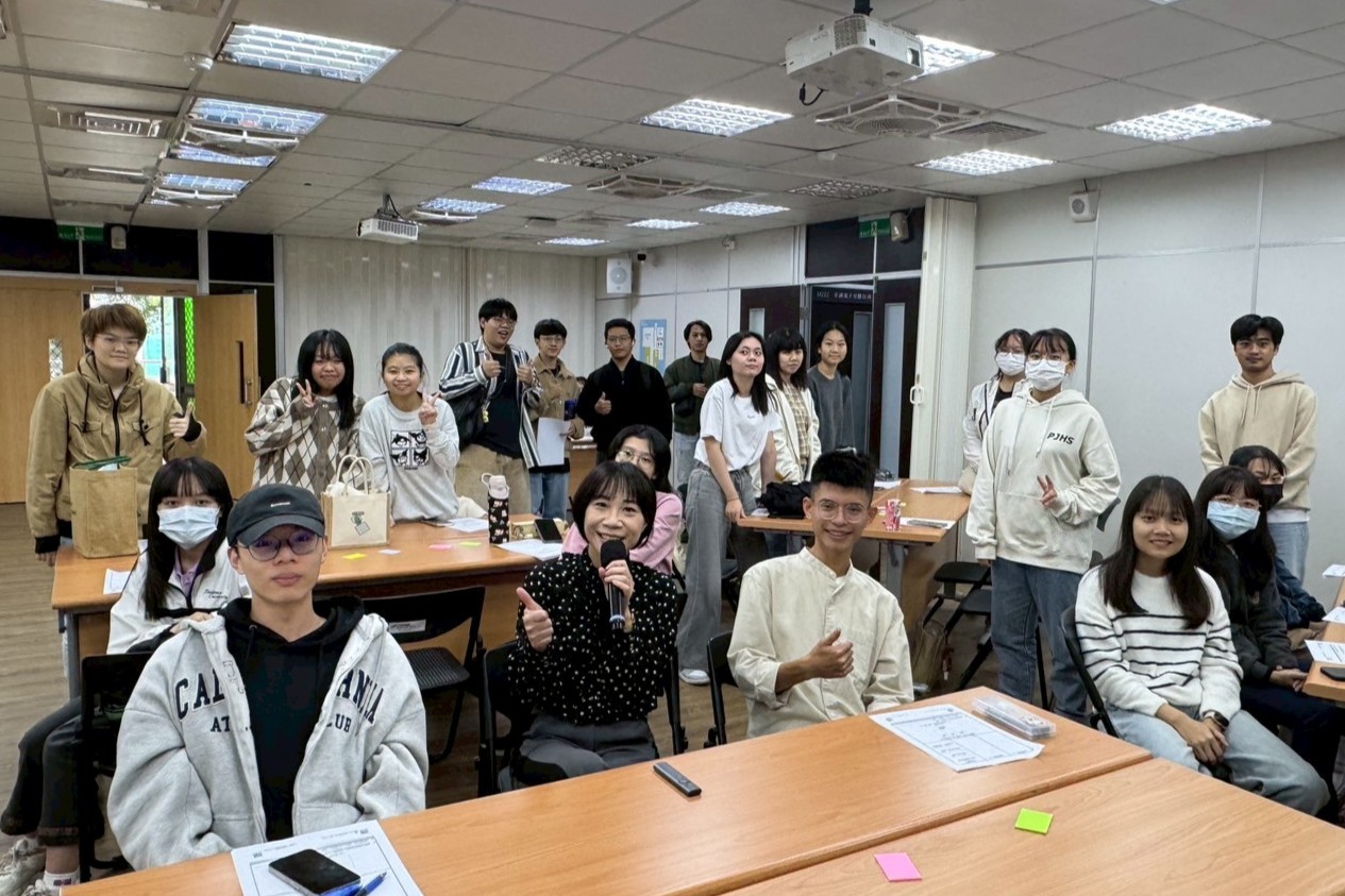 南大講座活動後大團體留影,展現學生積極參與職涯探索的熱忱與行動力