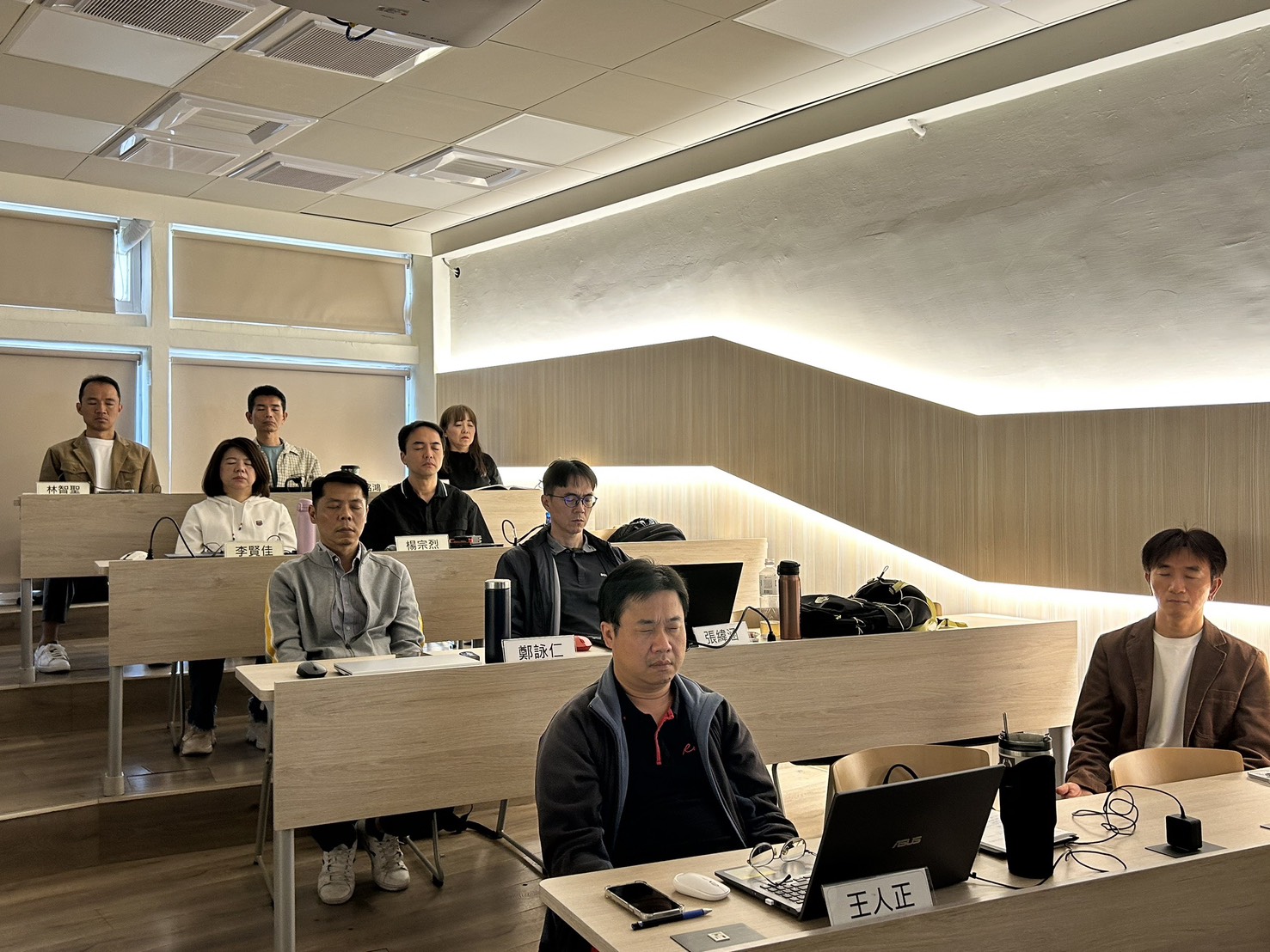 南大 EMBA 課程中,講師解析壓力與呼吸的關聯,回應管理實務需求。