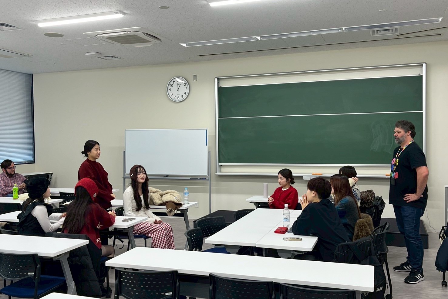 南大行管系學生參與小松大學第三天課程「日本社會論」,從課堂討論中深入理解日本社會文化脈絡。