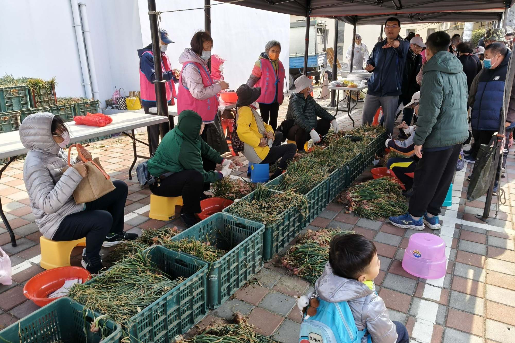 南大團隊實際參與北門紅蔥頭體驗活動,從食農教育與產地觀察中深化對地方產業運作的理解。