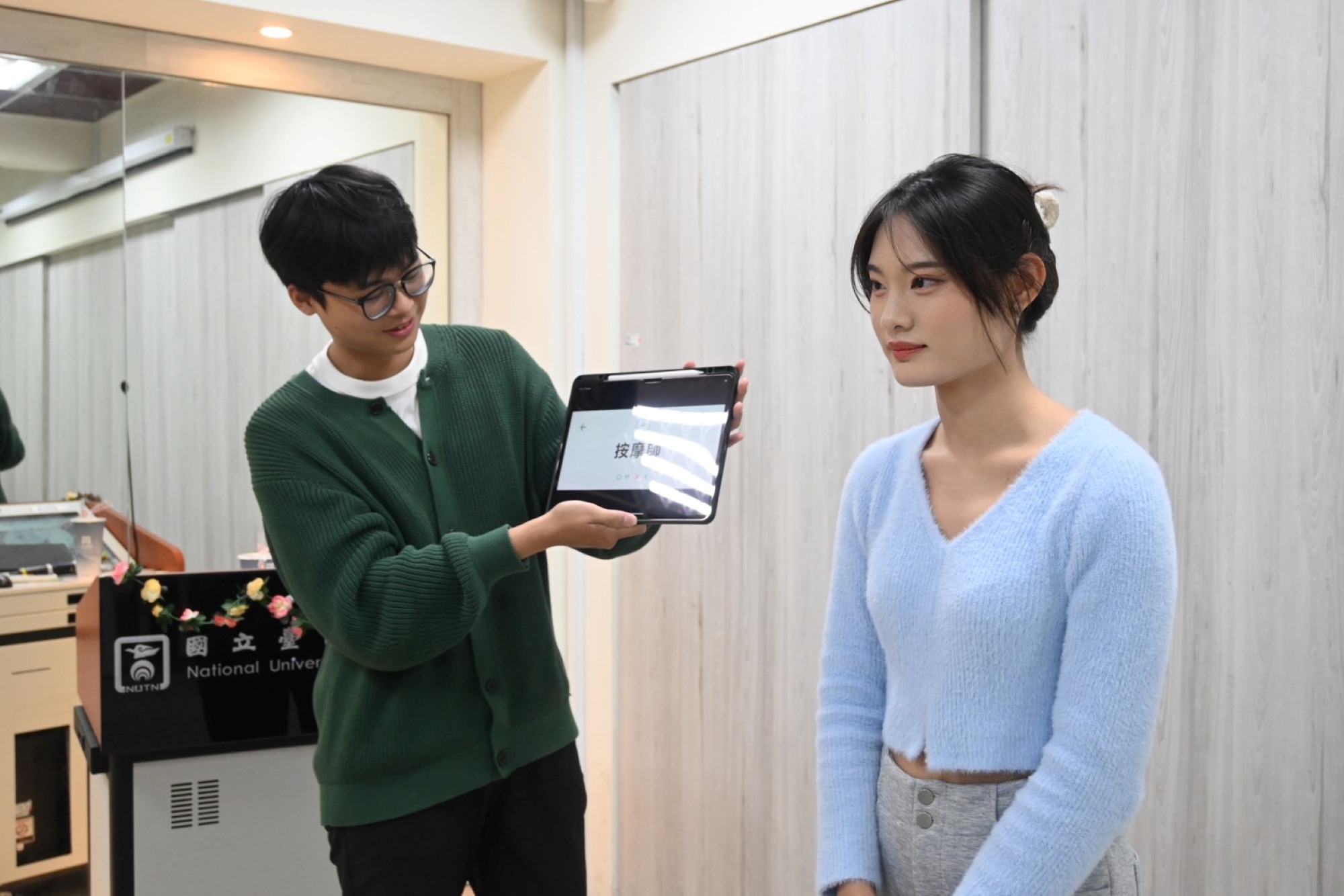 南大學務處培力的親善大使團透過期初活動凝聚團隊情感,團員交流互動,為新學期各項校園接待服務做好準備。