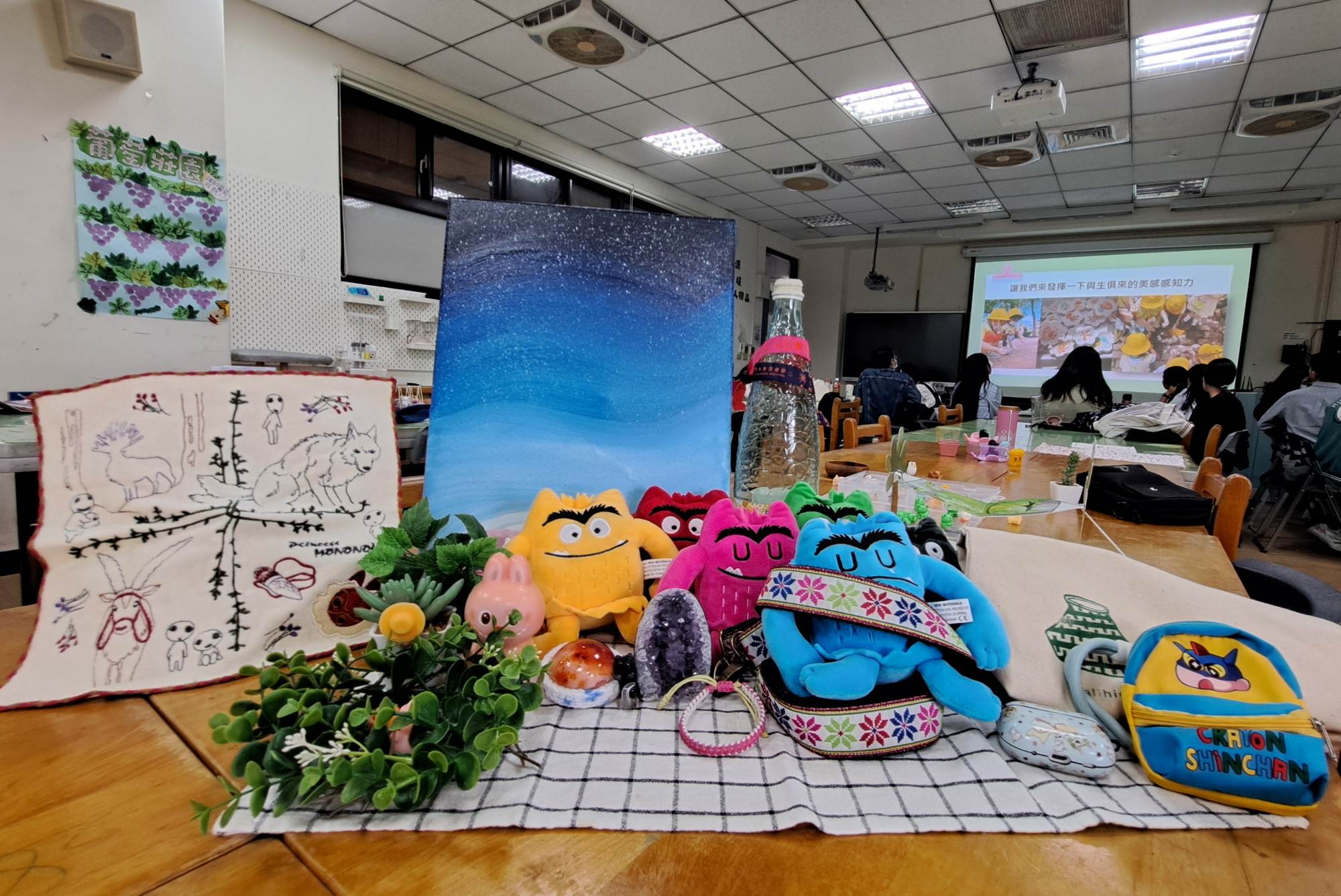 南大鄭雅丰副教授以主題桌活動為例,說明如何結合在地元素進行教學,強化職前教保服務人員實作能力。