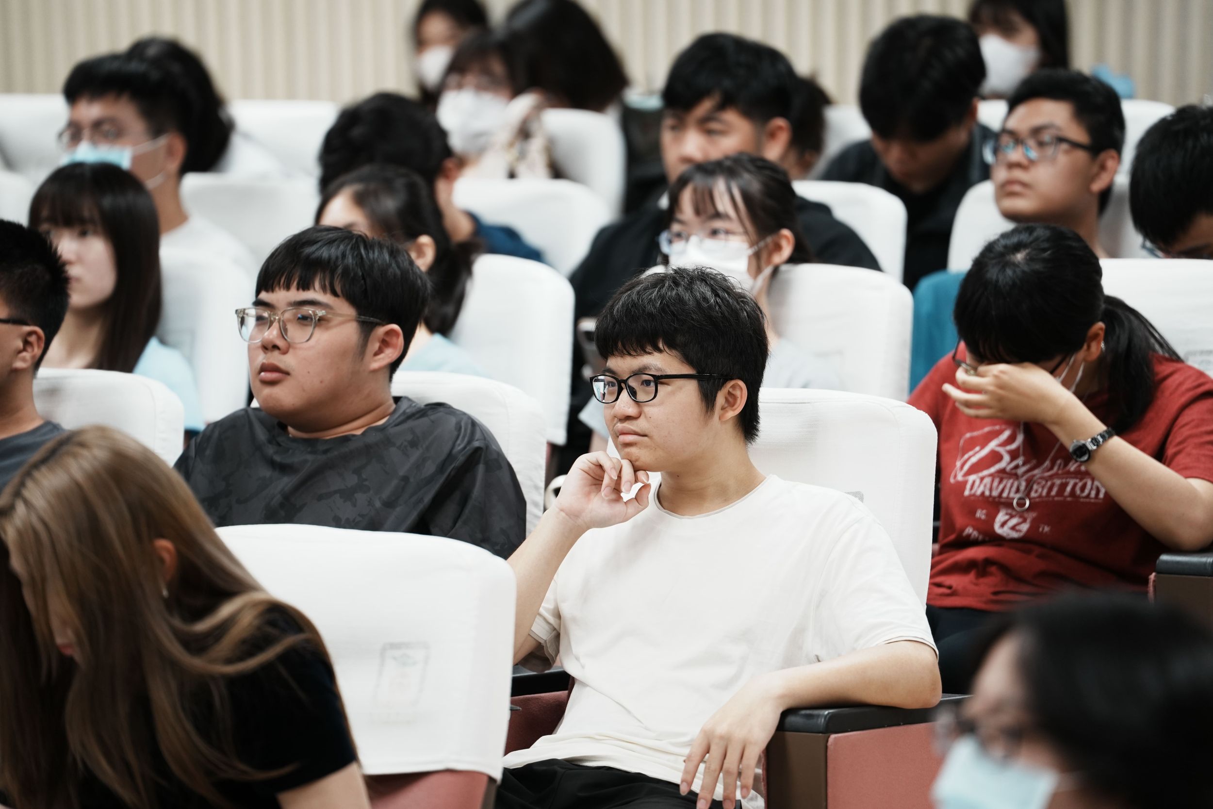 南大行政管理學系透過公共議題講座,引導同學關注轉型正義與民主社會發展,培養公共參與與思辨能力。