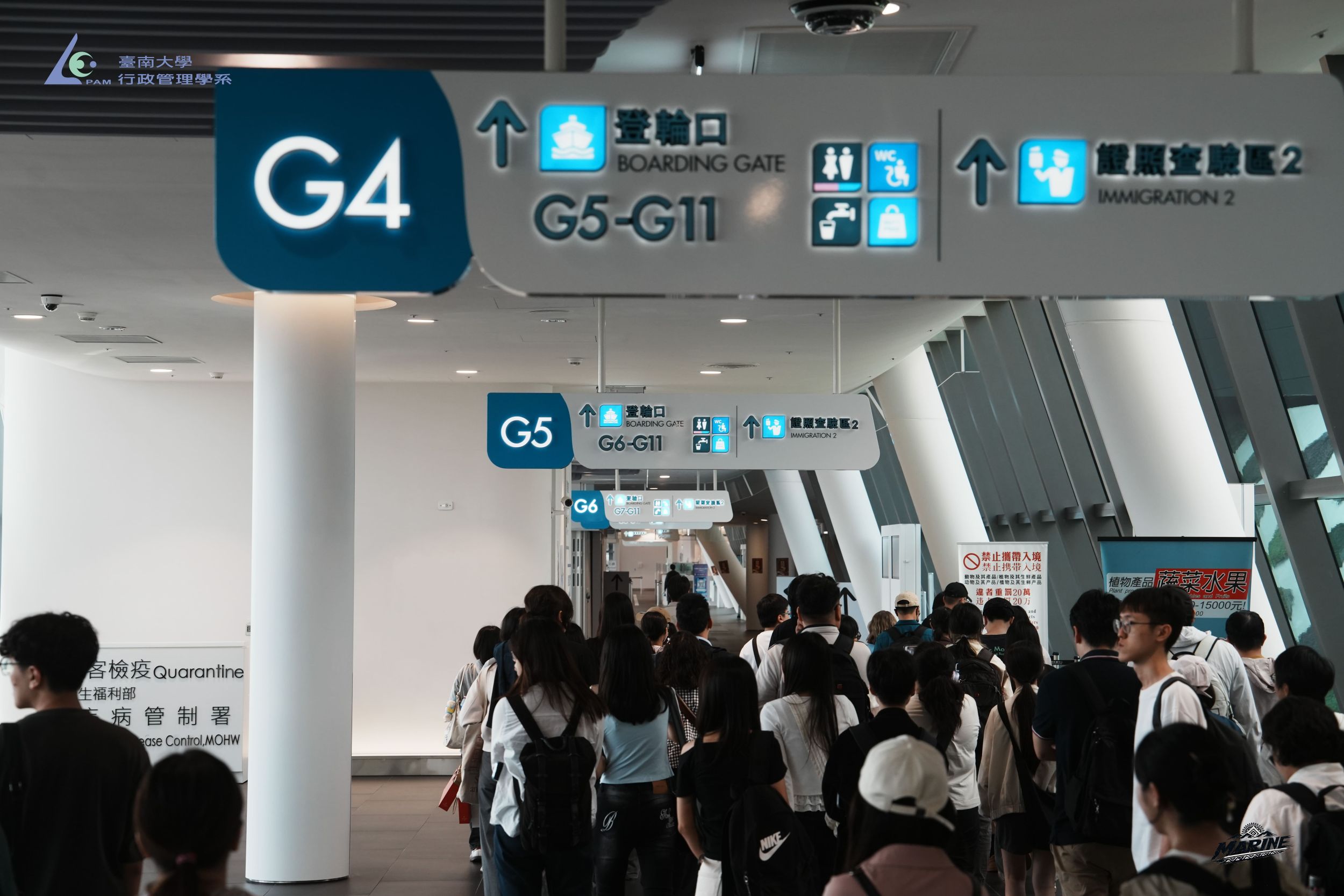 南大行管系師生於高雄港旅運中心實地走訪,從入境動線與空間規劃認識港區旅運建設與城市治理發展。