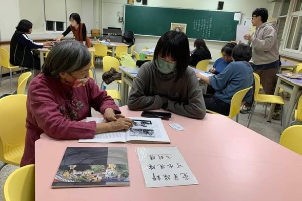 南大進修推廣教育推動飛針繡藝術課程多年,透過成果展呈現師生創作能量與當代刺繡藝術特色。