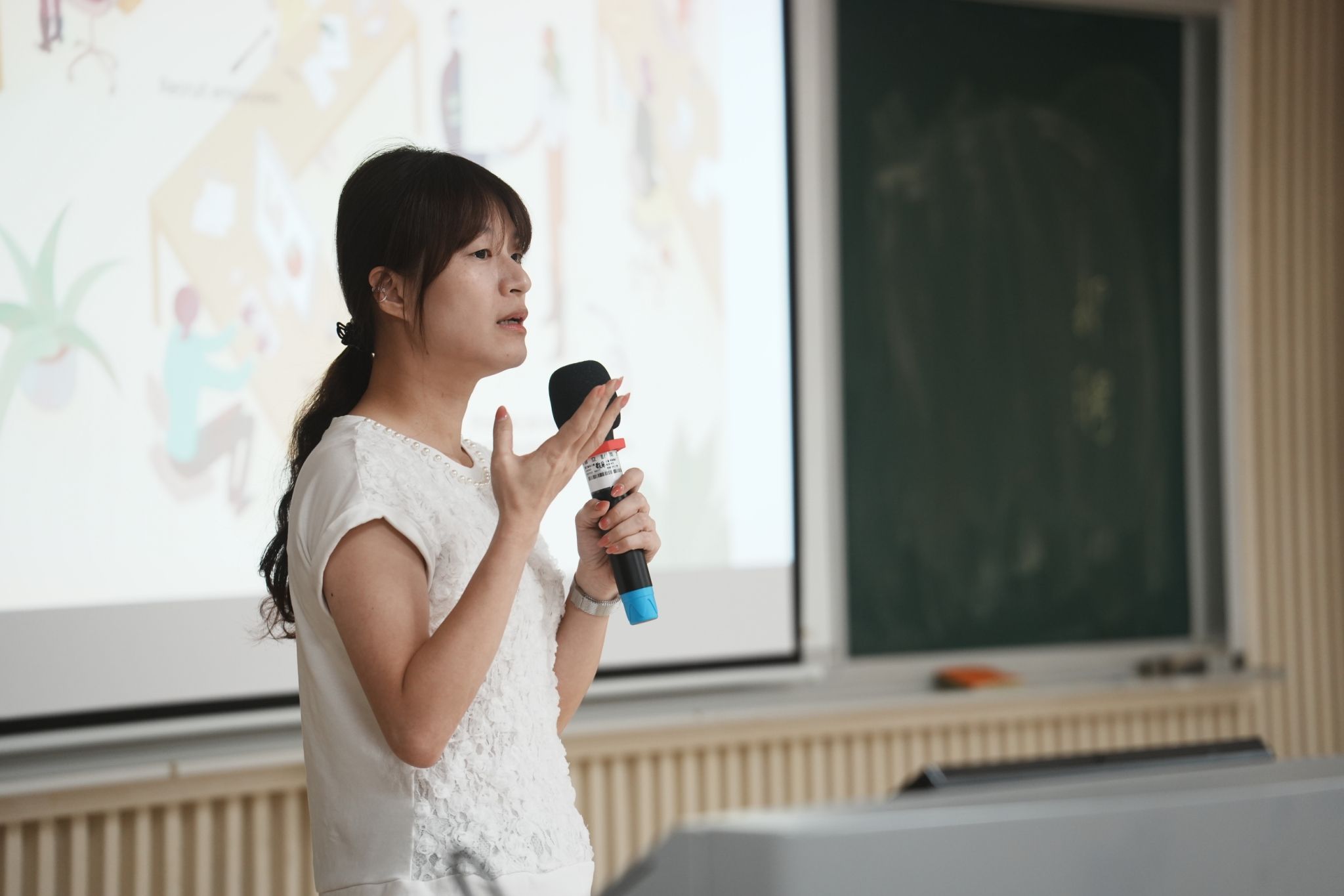 南大行政管理學系結合理論與企業實務,透過企業併購案例分享,協助學生理解組織整合與文化融合的重要性。