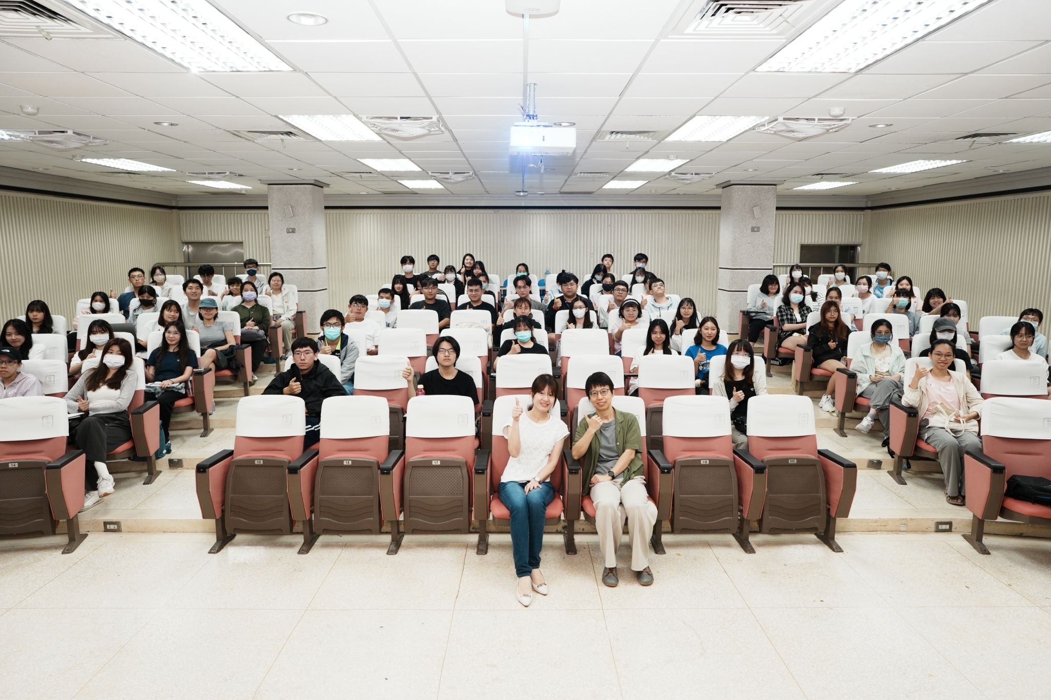 南大行政管理學系透過業界講座,引導同學強化跨域整合、資料分析與問題解決能力,提升未來職場競爭力。