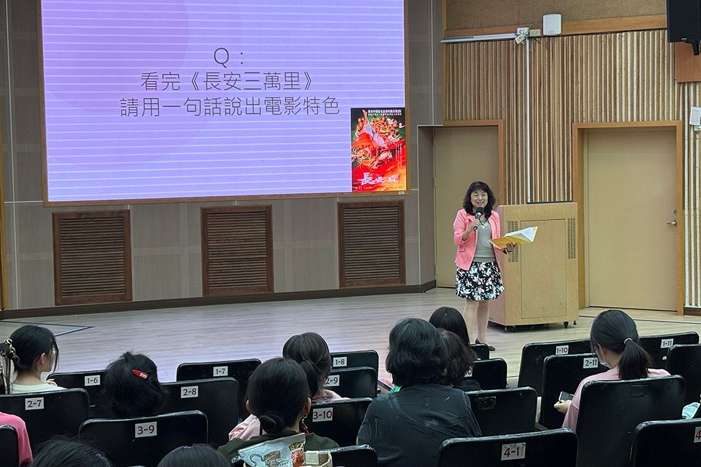 南大人文學院院長蔡玲婉教授從文學、歷史與文化角度解析《長安三萬里》,帶領觀眾深入理解電影文本與盛唐精神。