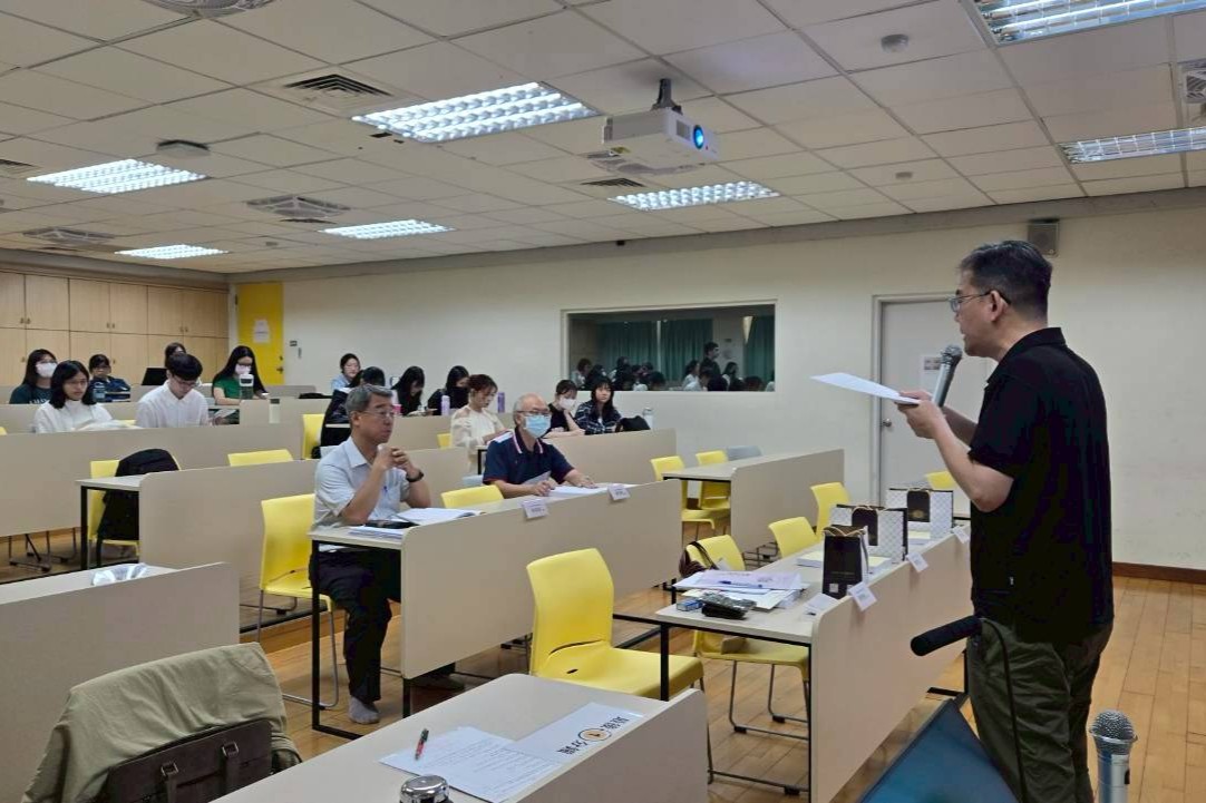 成功大學黃聖松老師為南大學生提供專業講評,協助精進研究方法、論證能力與學術表達技巧。