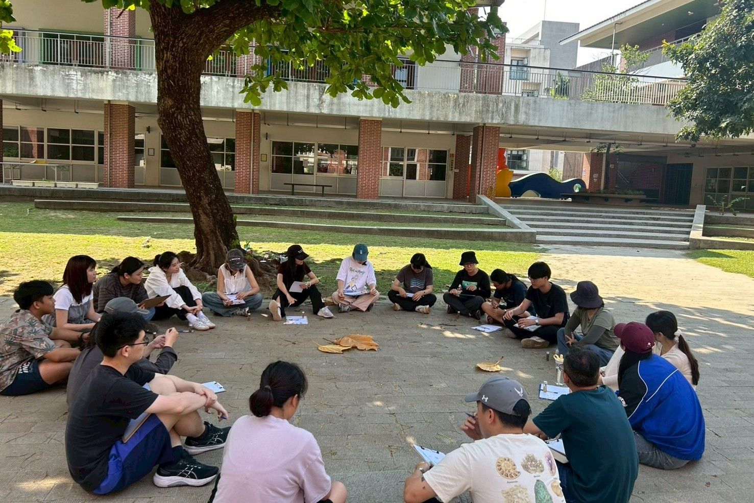 南大學生分享自然療癒體驗心得,透過交流與反思深化自我覺察,提升心理韌性與幸福感。