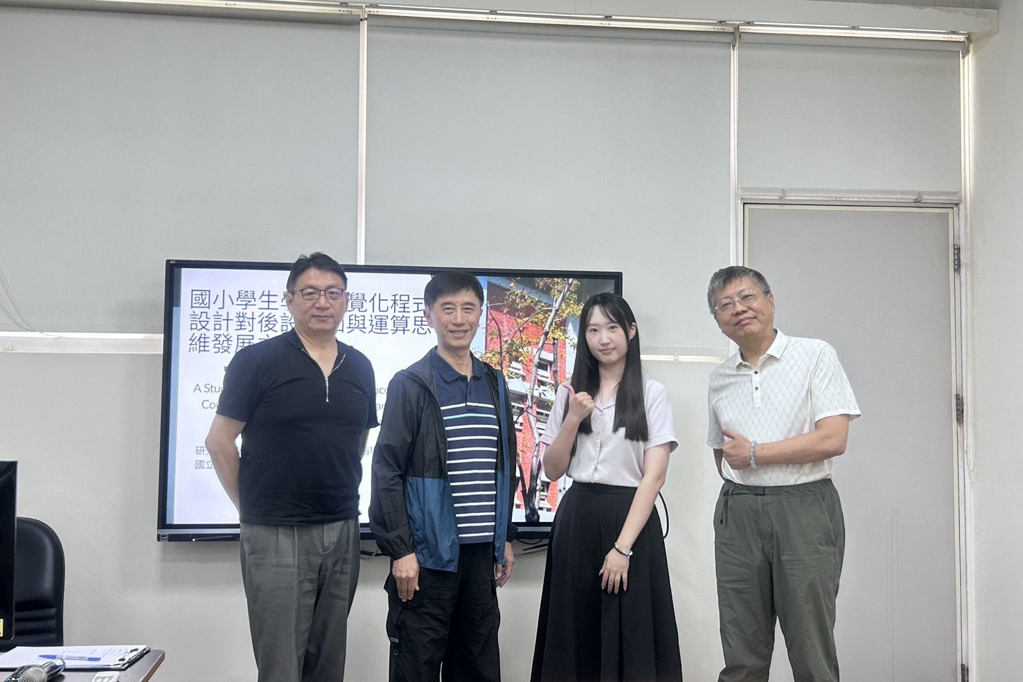 南大數位學習科技學系張智凱教授(右)已連續8次獲教育部教學實踐研究計畫補助,長期深耕教學研究,持續精進課程設計與學生學習成效。