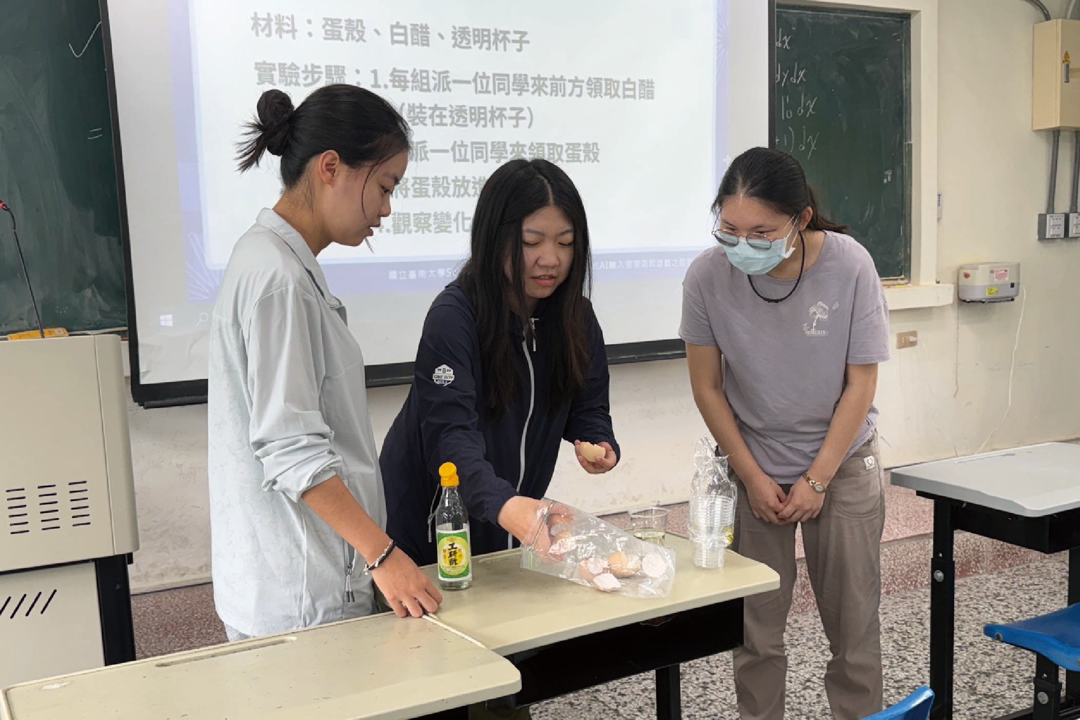 南大教育學系Schema團隊透過營前試教與實作演練,持續優化AI科技課程設計,提升師資生教學實務能力。