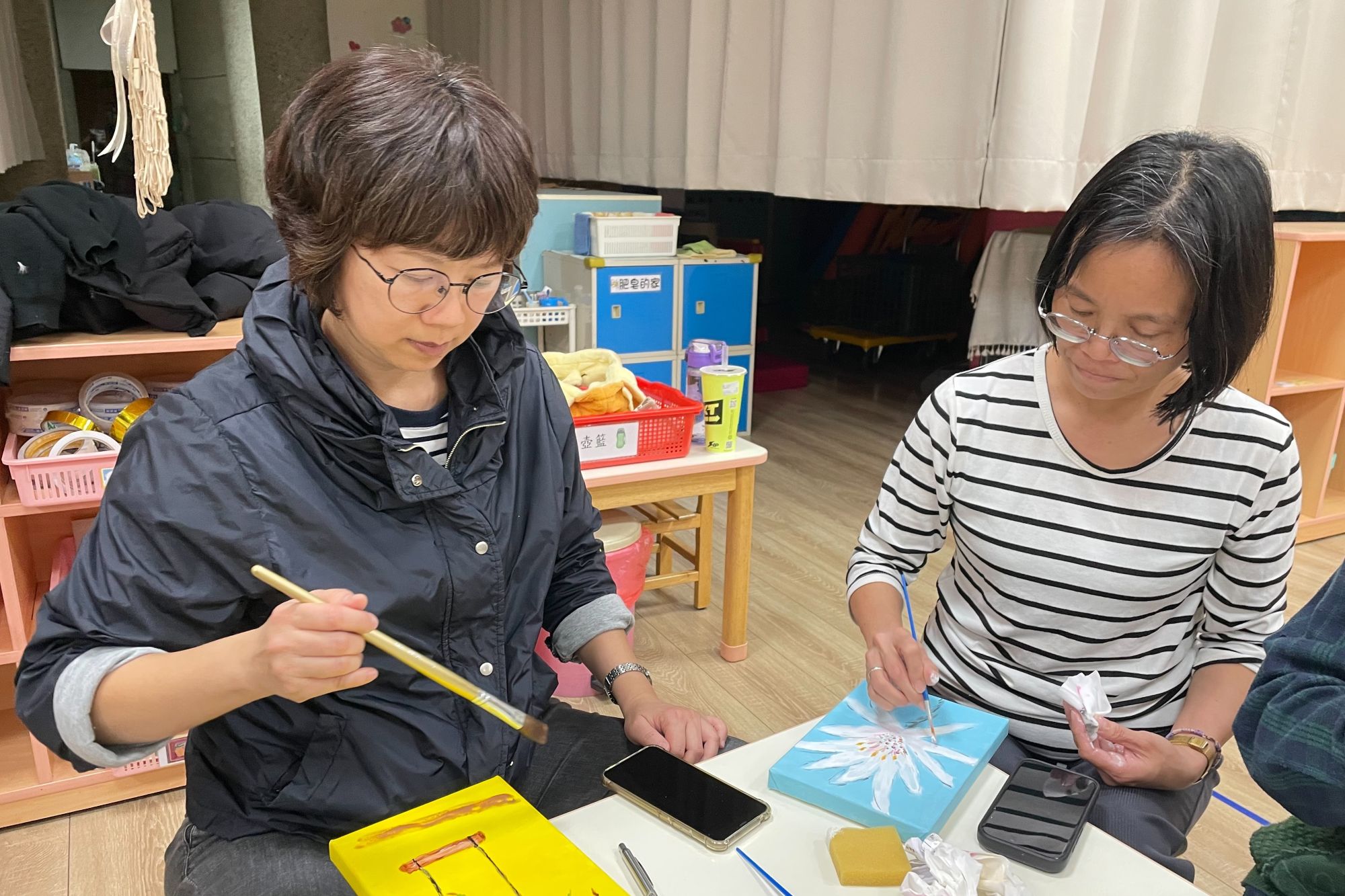 南大美感社群結合繪畫創作與SEL,引導教師覺察情緒歷程,提升幼兒情緒表達與美感教育實踐。