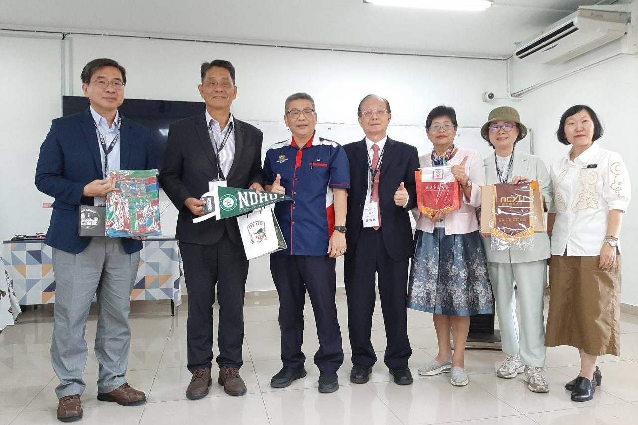臺灣教育大學系統榮譽主席吳清基、南大校長陳惠萍與吉蘭丹中正國民型華文中學校長及副校長交流,深化臺馬教育合作。