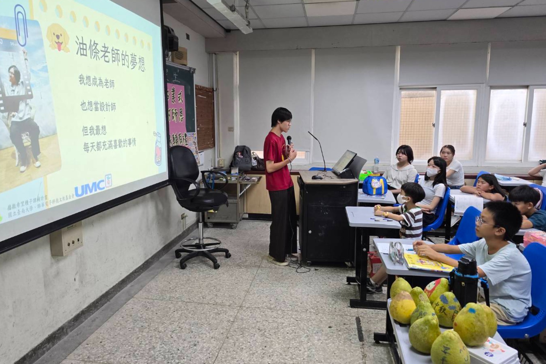南大課輔特教大四白品恩師資生分享個人夢想,陪伴學生探索未來,展現課輔教育的支持力量。