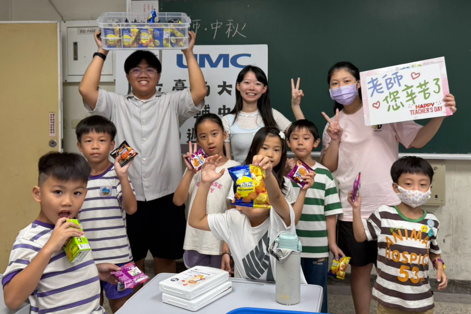 南大聯電課輔中心師生參與「老師您辛苦了」教師節活動,在溫馨互動中傳遞感謝與祝福。