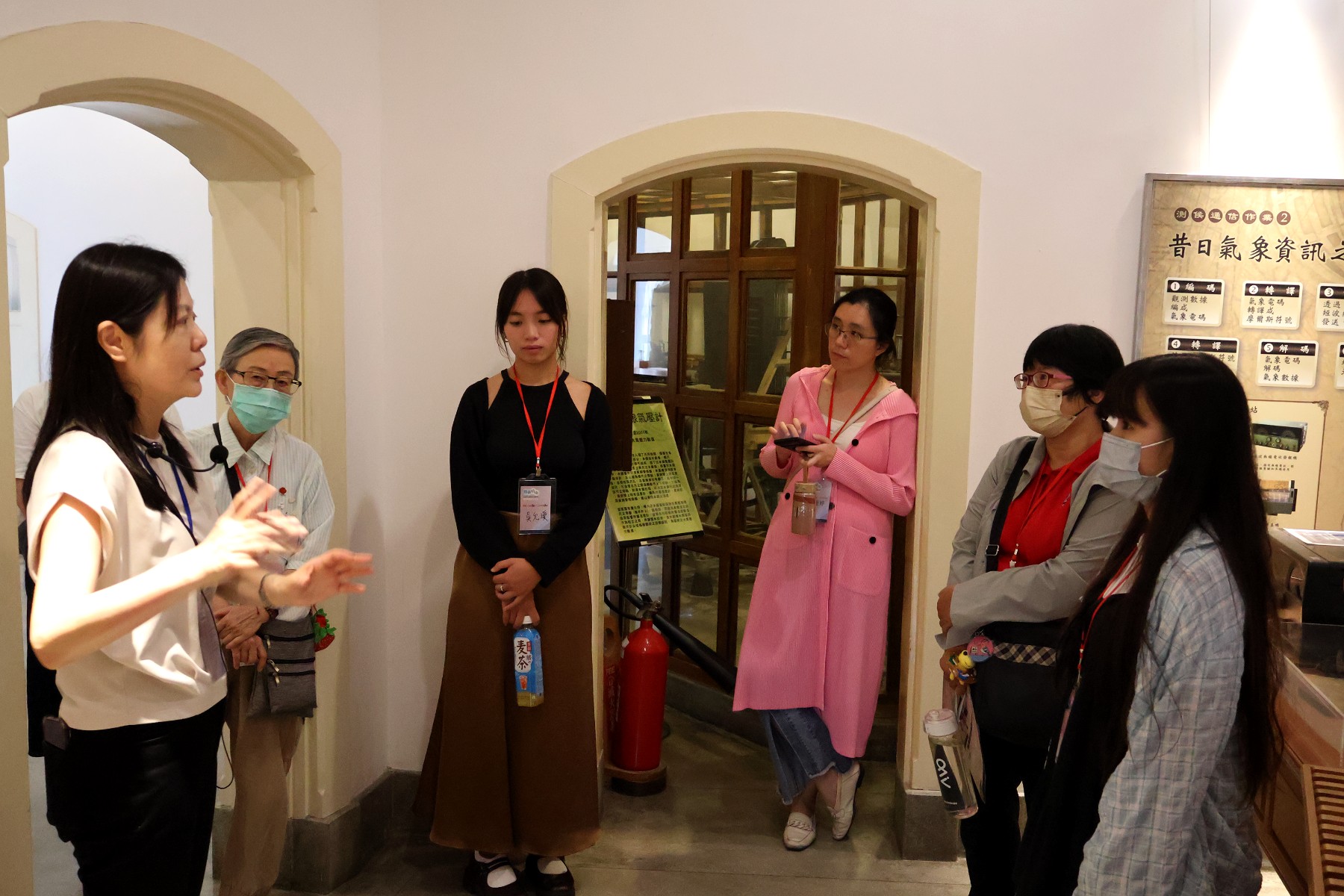 臺灣南區氣象中心同仁帶領南大與學員導覽古蹟,從歷史建築認識臺南百年氣象觀測發展。