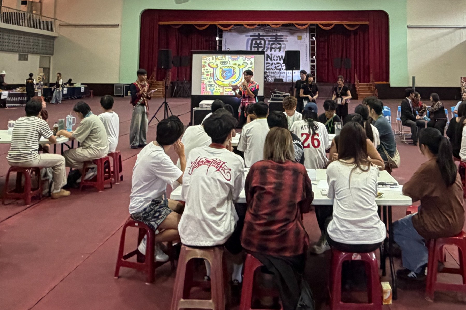 南大原資中心透過議題咖啡館促進跨校原民青年交流,在多元對話中深化文化認同與族群連結。