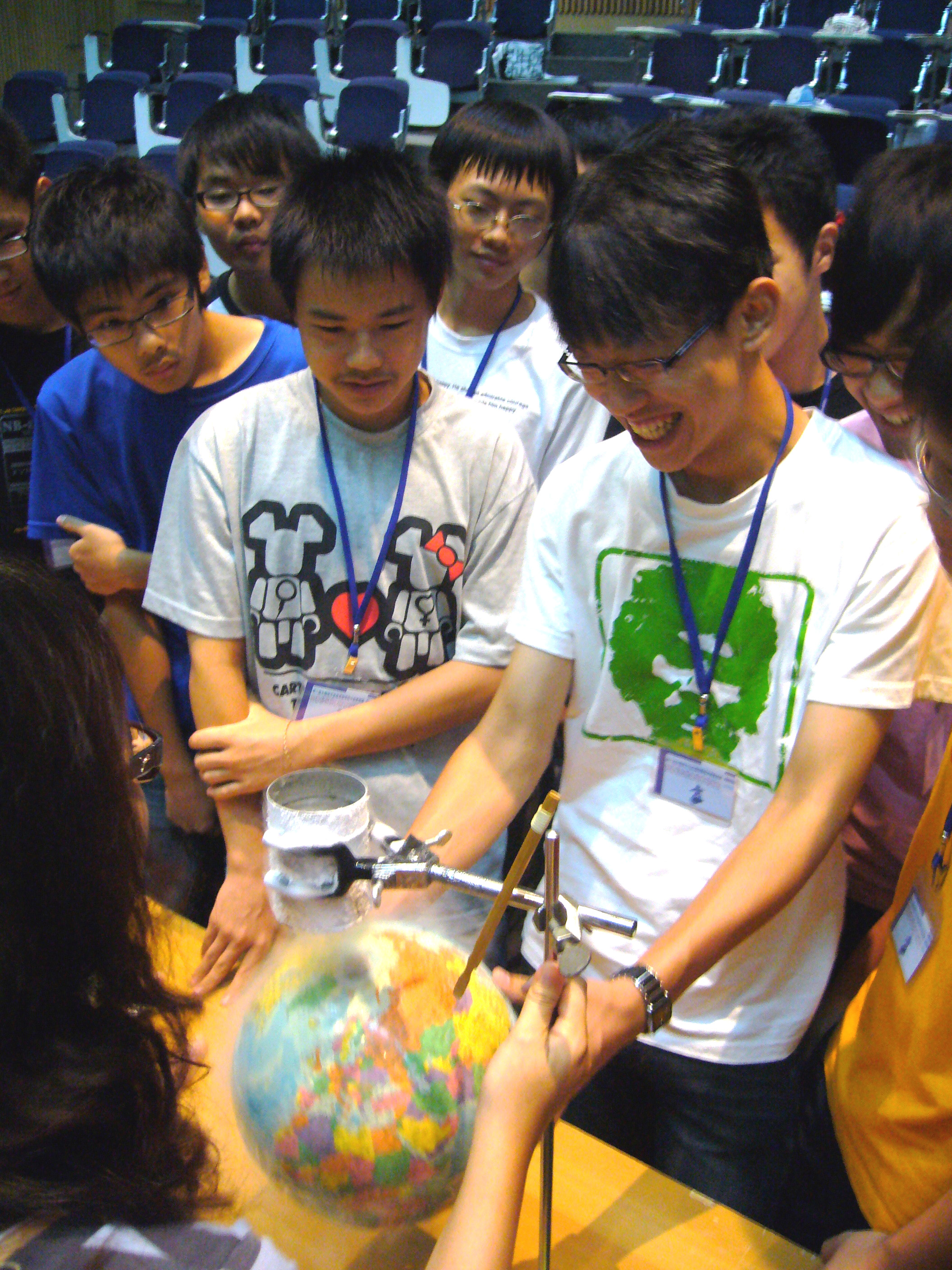 科學探究的扎根～南大共同主辦「全國高中生高溫超導競賽活動」教育訓練(2009.8.18)