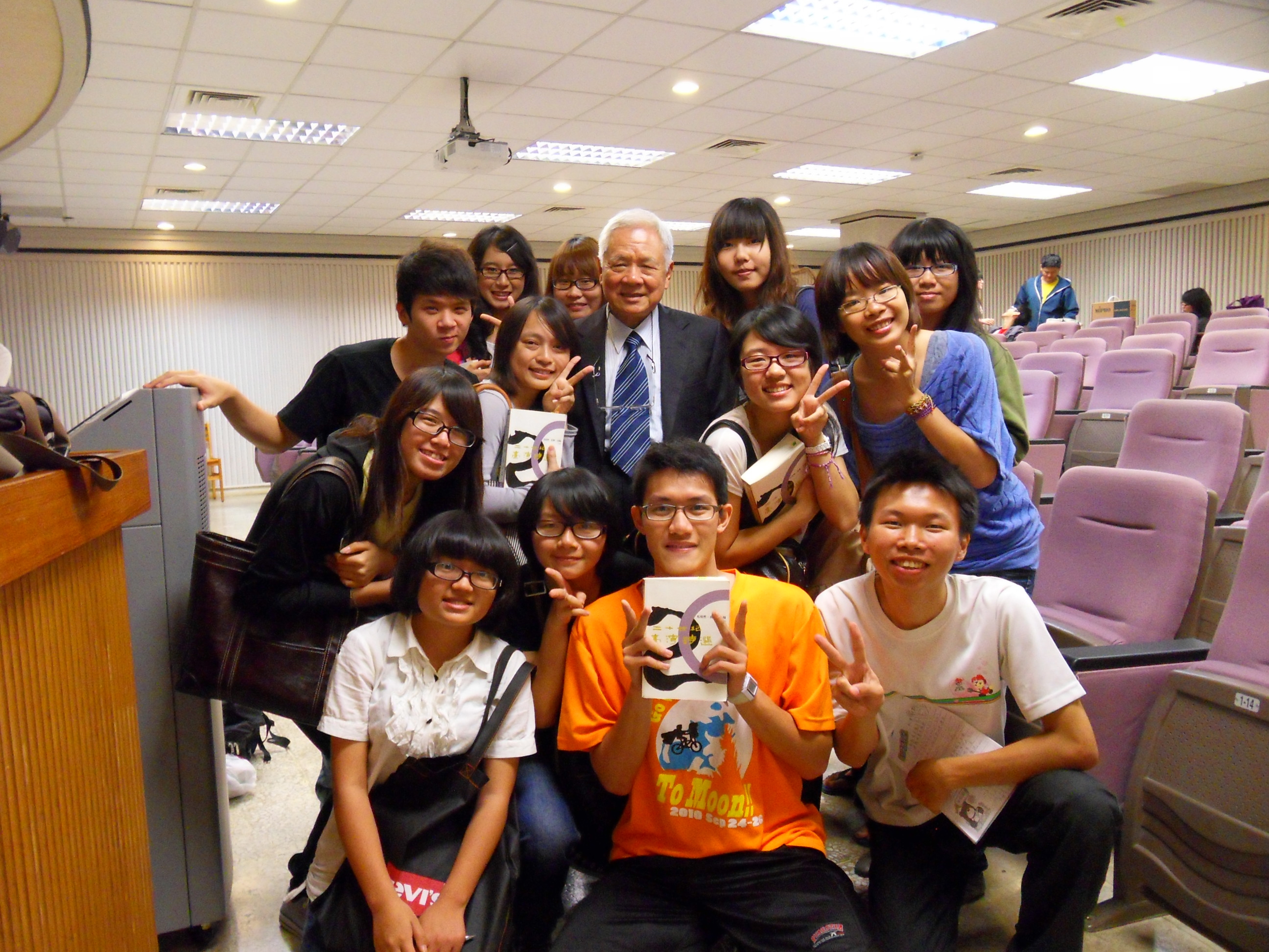 文學園地的老園丁淺談詩的魅力(2011.5.6)