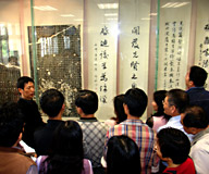 清代何紹基對聯入藏本校善本碑拓文學院常年展出
